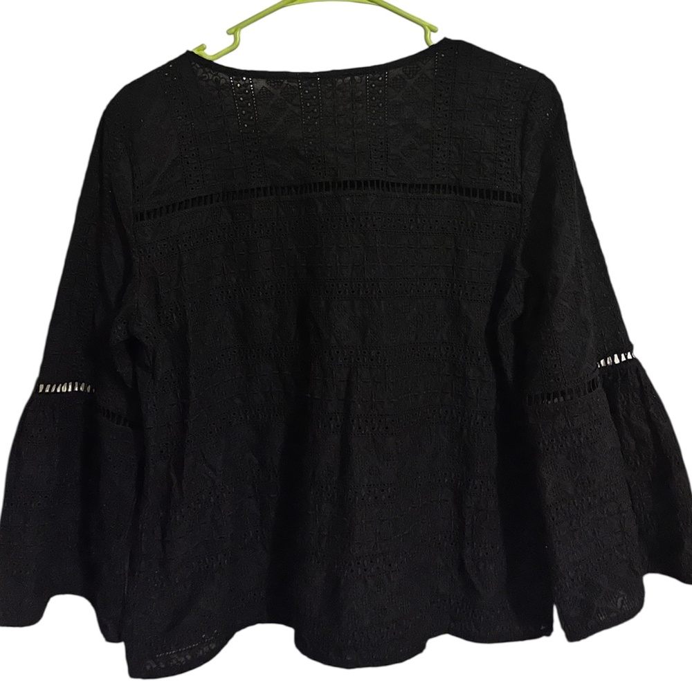 Gap Women’s Black Textured Eyelet Top with Bell Sleeves Sz-M - Picture 6 of 6